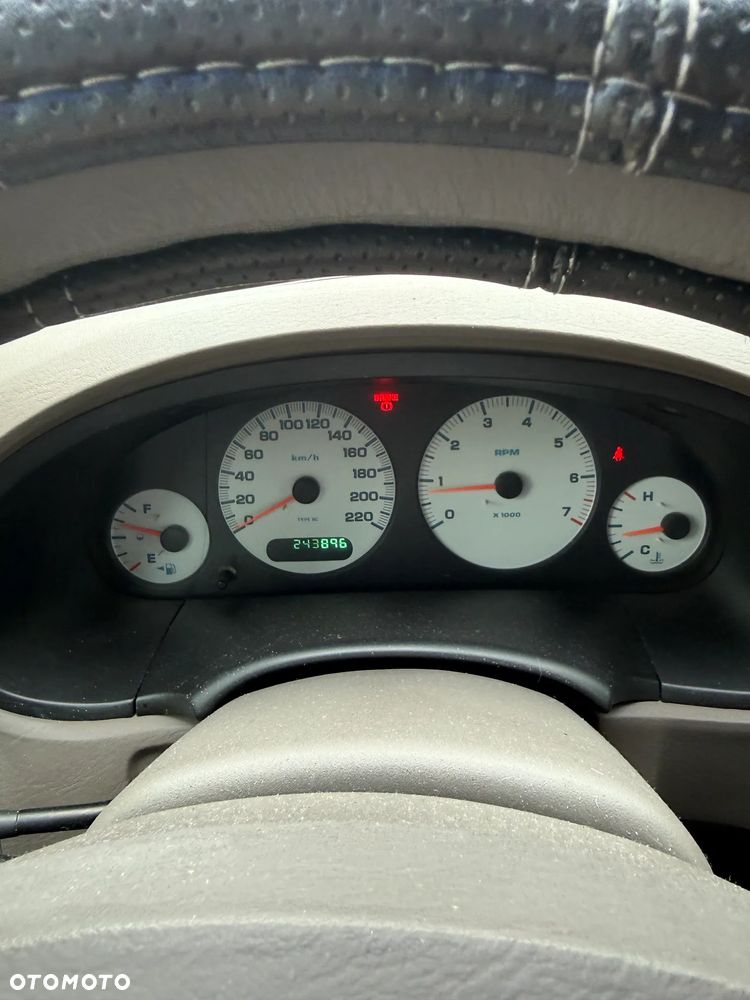 Chrysler Voyager 2.4 SE - 10