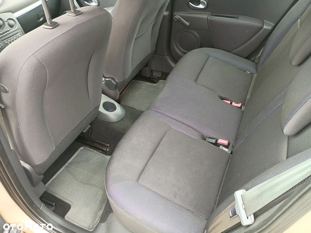 Renault Clio 1.6 16V Expression - 12