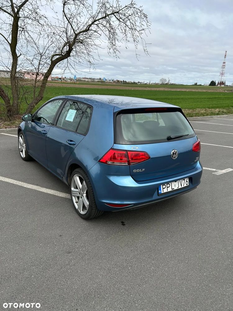 Volkswagen Golf - 1