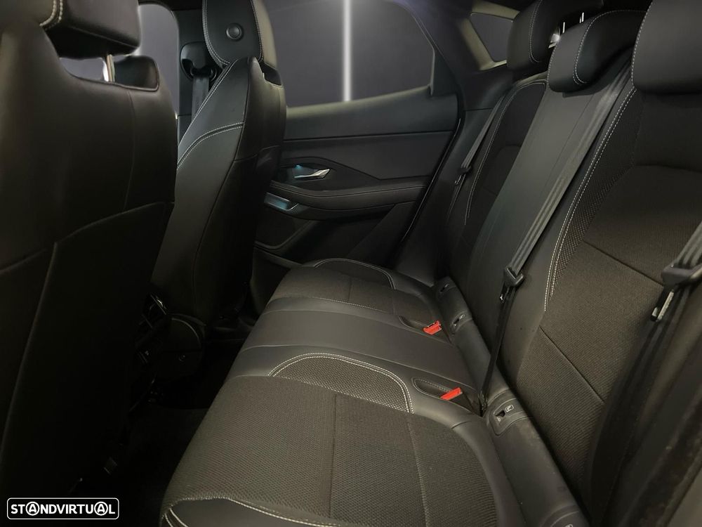 Jaguar E-Pace 2.0 i4D R-Dynamic - 32