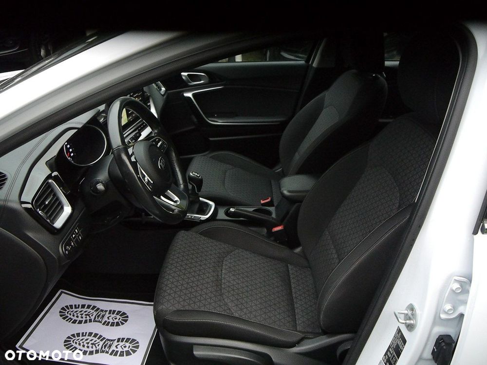 Kia Ceed 1.6 CRDi mHEV Business Line - 25
