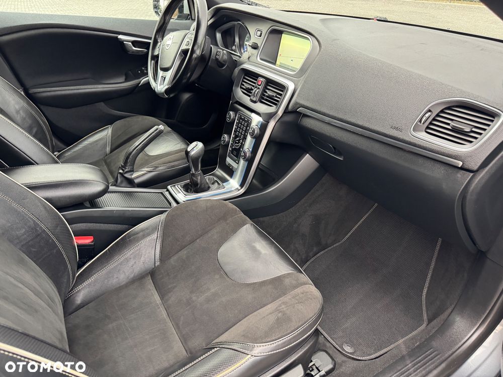 Volvo V40 D2 R Design - 13