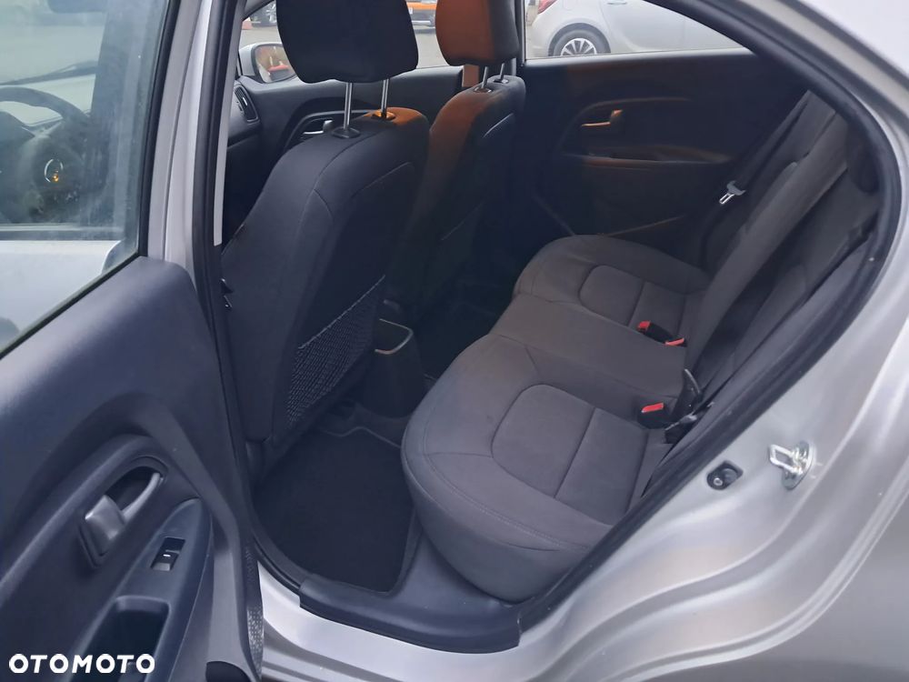 Kia Rio 1.4 Dream Team Edition - 16