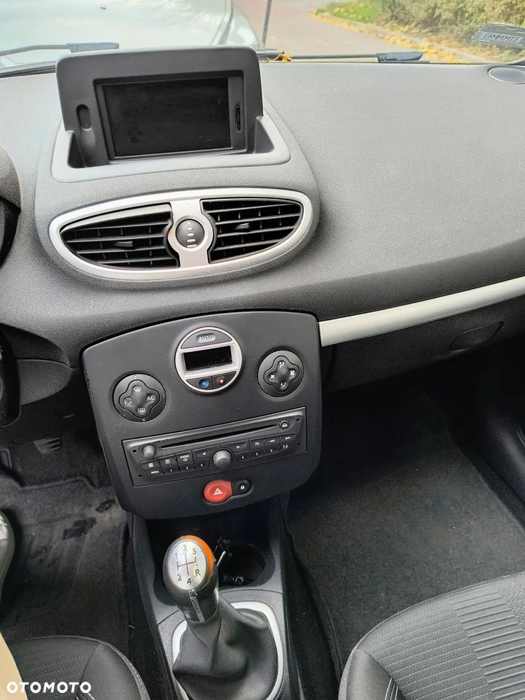 Renault Clio - 11