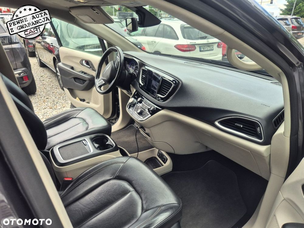 Chrysler Pacifica - 23