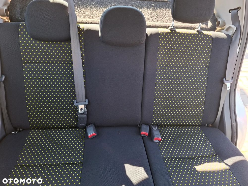 Daihatsu Sirion 1.3 - 10