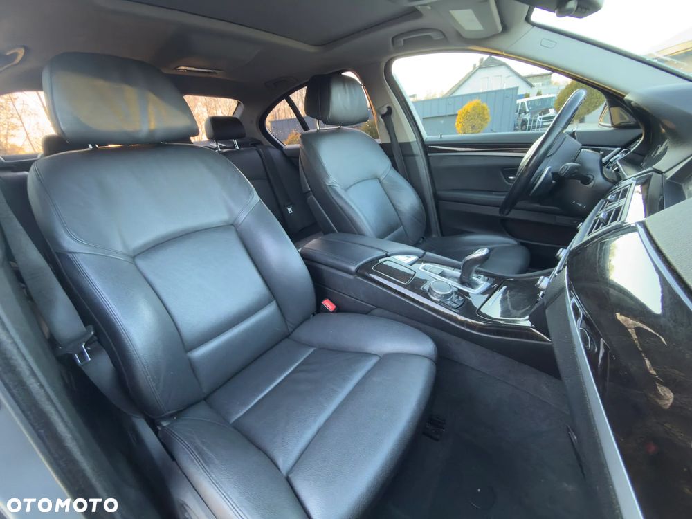 BMW Seria 5 528i xDrive Sport-Aut Luxury Line - 24