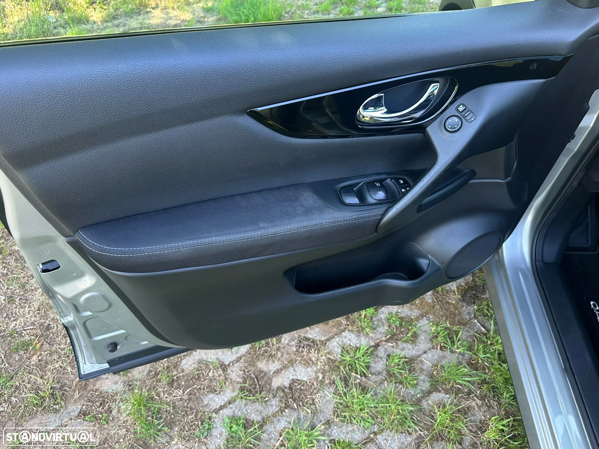 Nissan Qashqai 1.5 dCi N-Connecta - 6