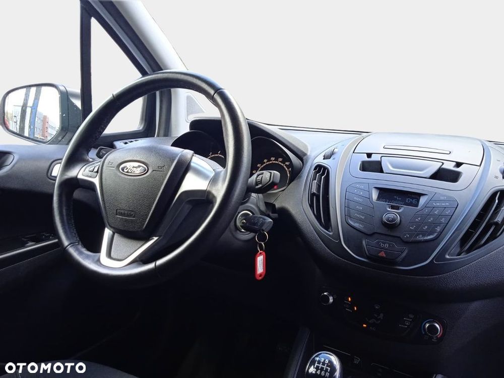 Ford Transit Courier - 12