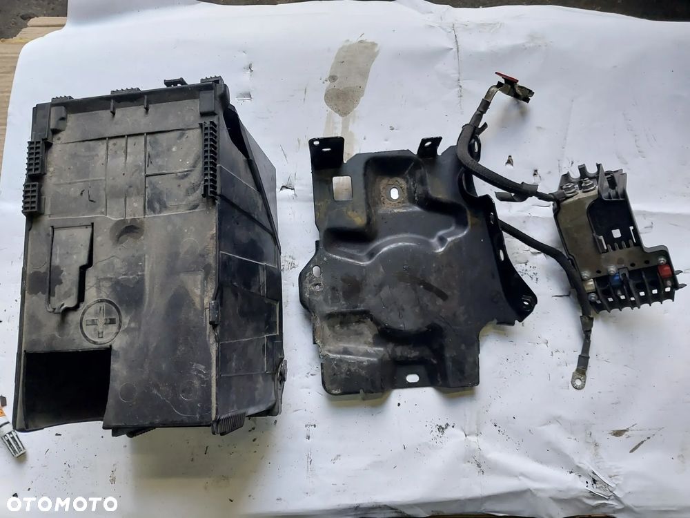 Klema plusowa moduł akumulatora bezpieczniki 1.6 VTI 9663704680 osłona podstawa na pod akumulator osłona górna pokrywa Peugeot 307 308 3008 407 Citroen Picasso C4 - 1
