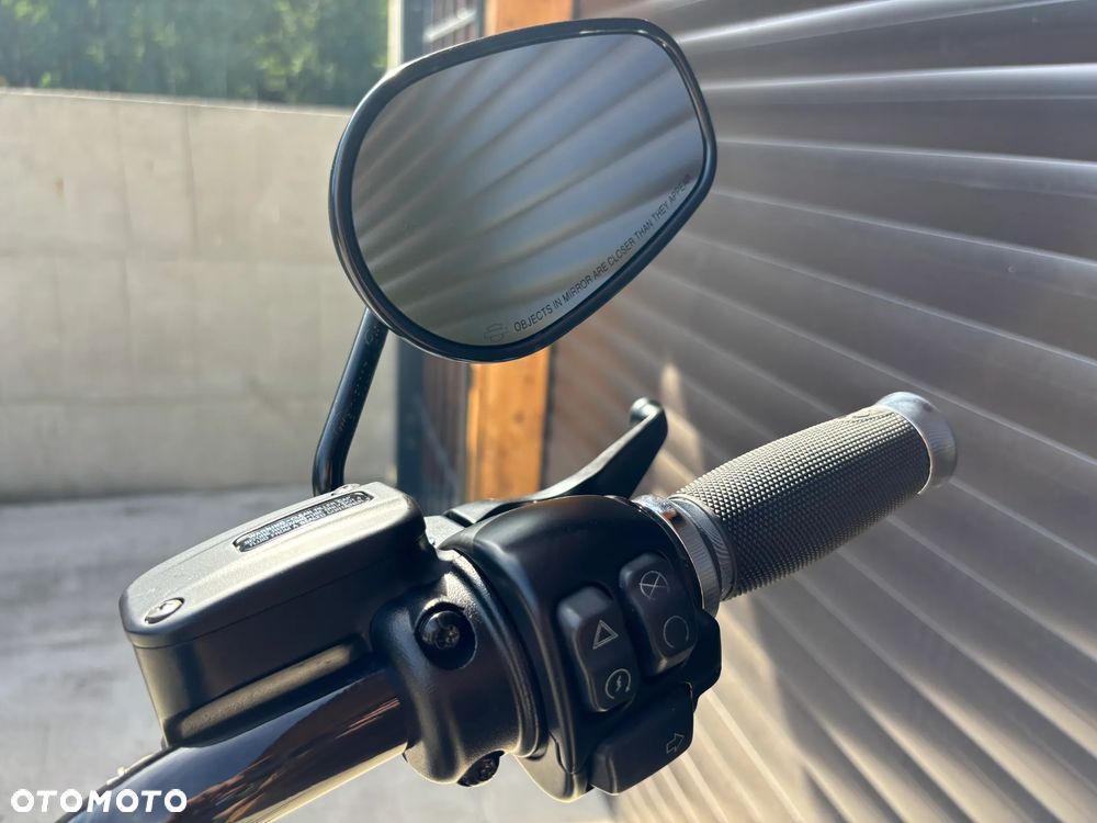 Harley-Davidson Softail Street Bob - 19