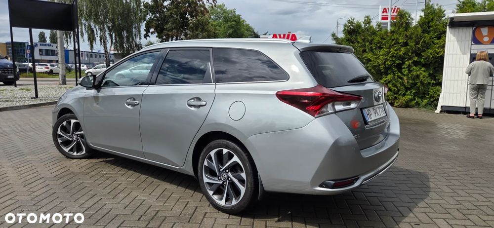 Toyota Auris 1.6 D-4D Design Edition - 11