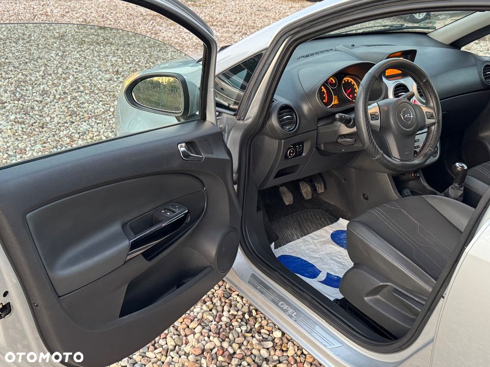 Opel Corsa 1.4 16V 150 Jahre - 13