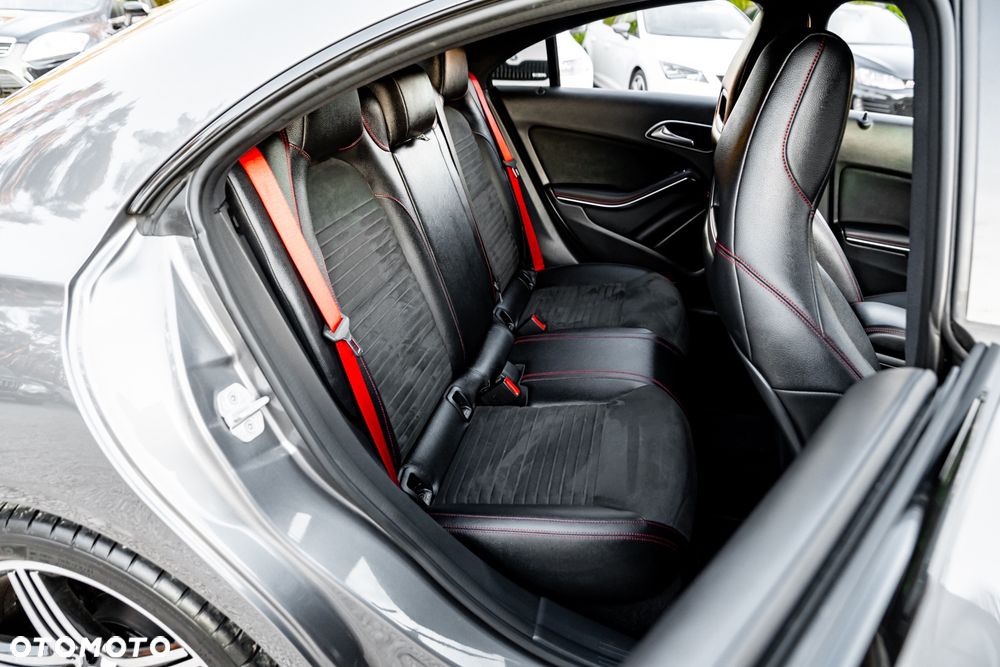 Mercedes-Benz CLA 250 7G-DCT AMG Line - 23