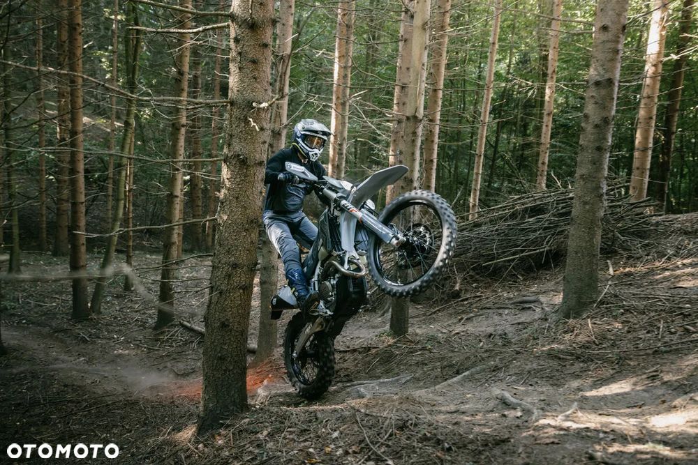 Husqvarna FE - 9