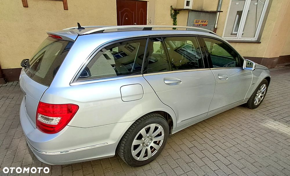 Mercedes-Benz Klasa C 180 CGI BlueEff Avantgarde - 3