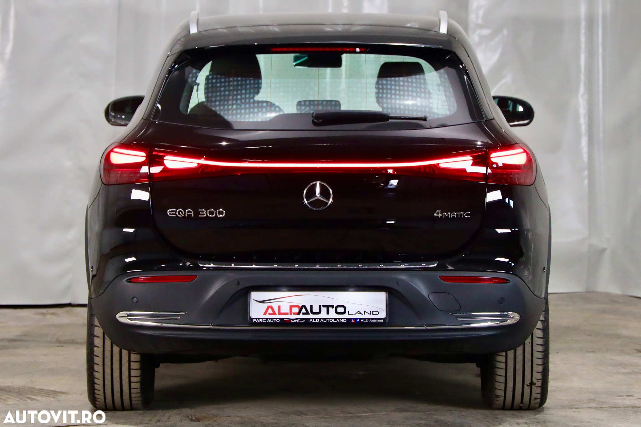 Mercedes-Benz EQA 300 4MATIC - 34