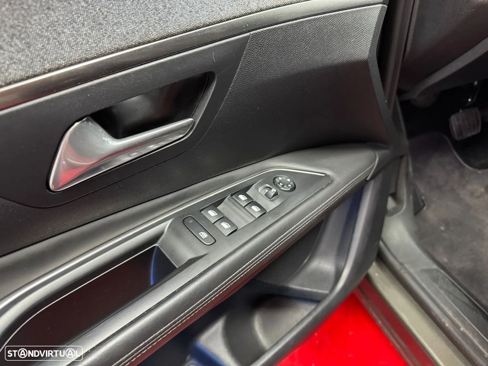 Peugeot 3008 PureTech 130 Stop & Start GPF EAT8 Allure - 17