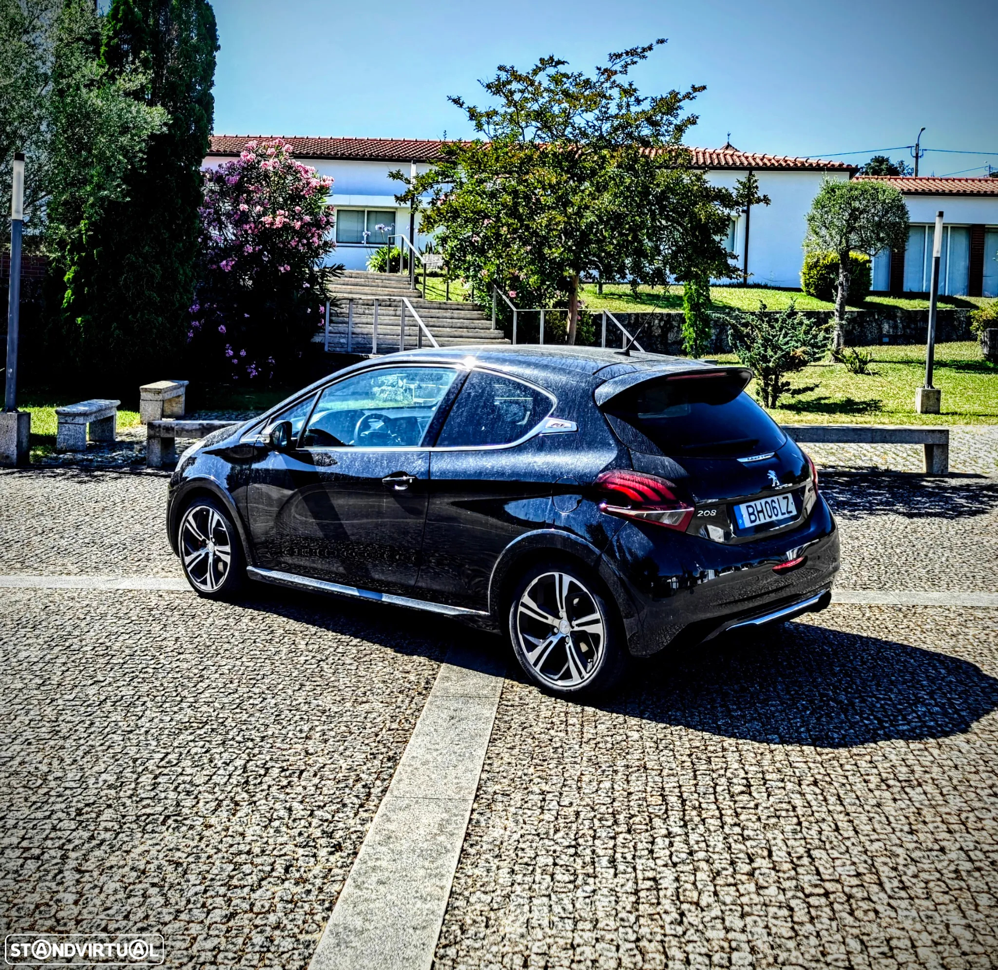 Peugeot 208 GTI 200 THP - 29