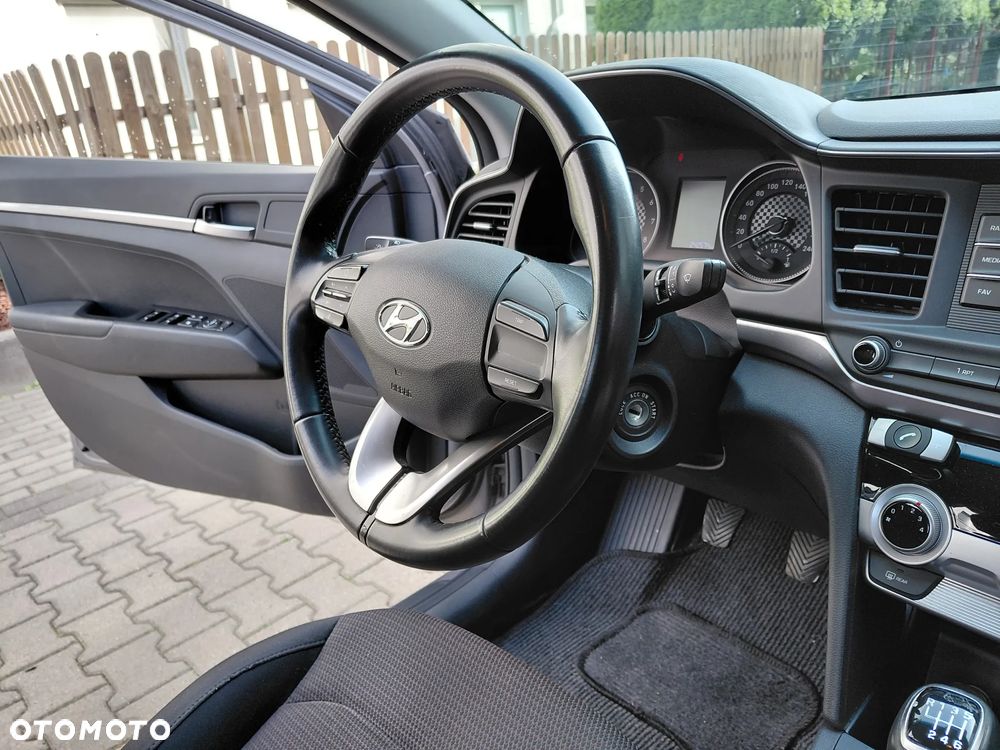 Hyundai Elantra 1.6 Classic Plus - 8