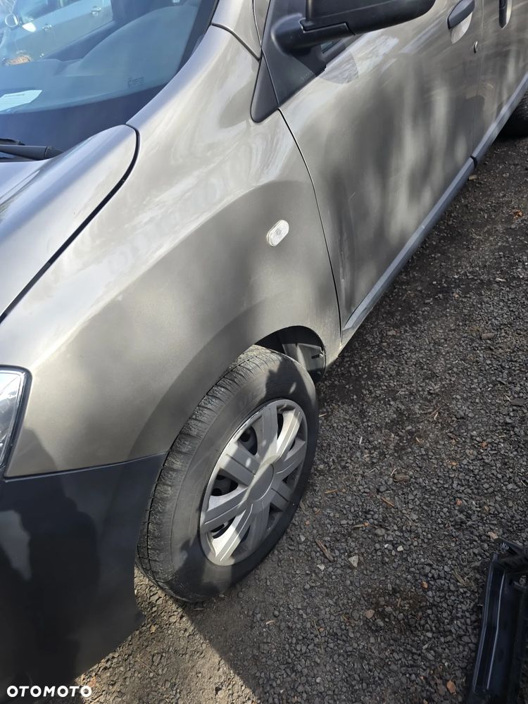Kompletny  przód  Dacia  dokker w kolorze TEHNK - 7