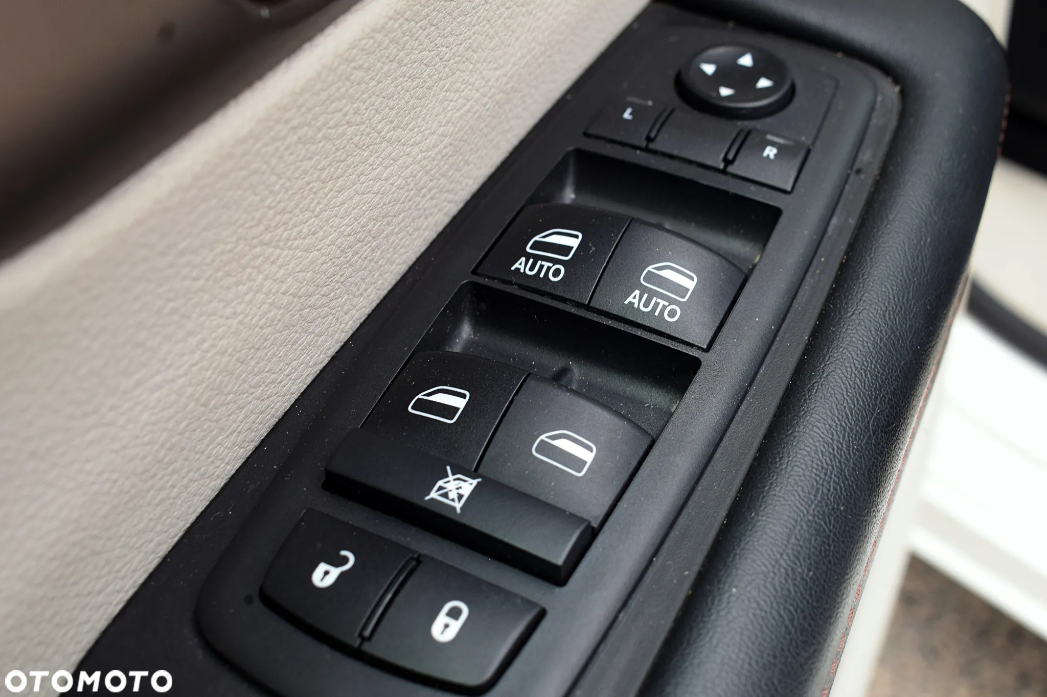 Chrysler Pacifica - 11