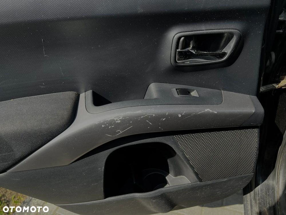 Mitsubishi Outlander - 14