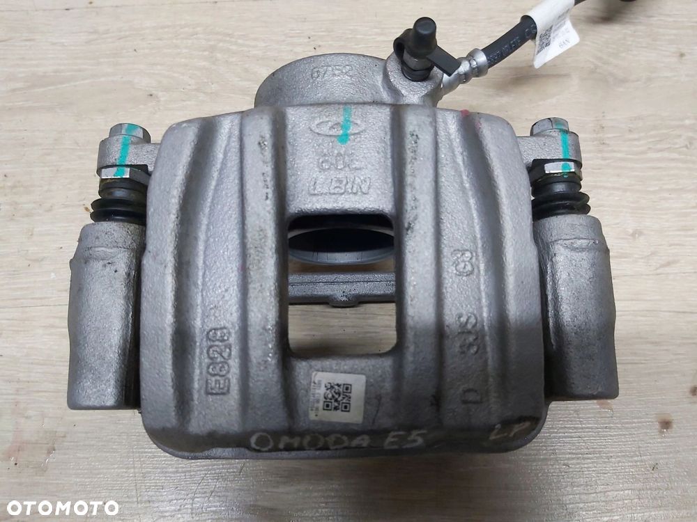 OMODA 5 E5 C5 zacisk lewy przód jarzmo 204003984AA - 4
