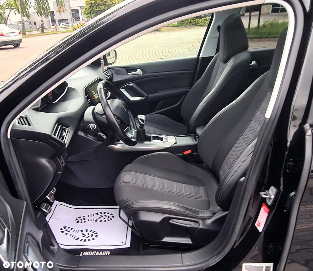 Peugeot 308 BlueHDi 130 Stop & Start Allure Business-Paket - 22