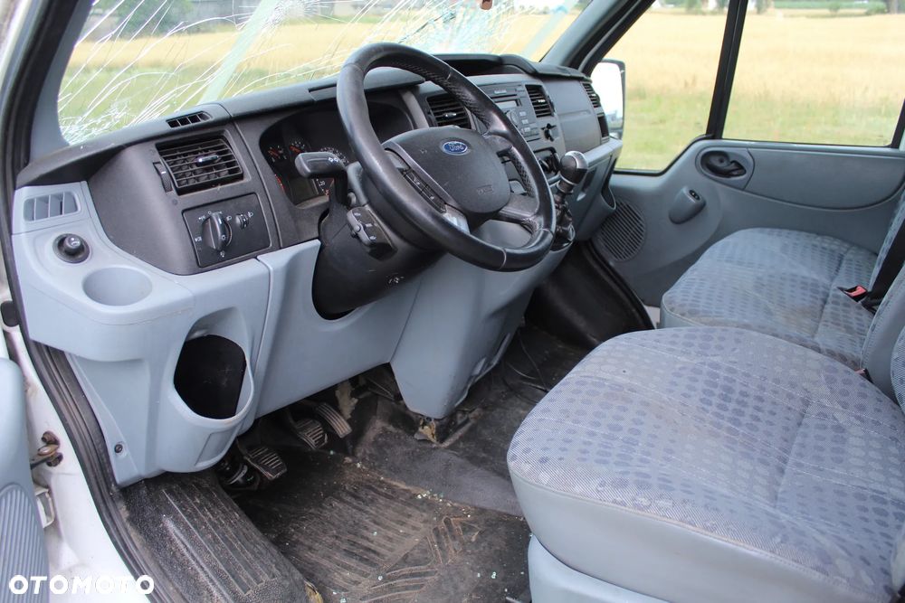 Ford Transit - 12