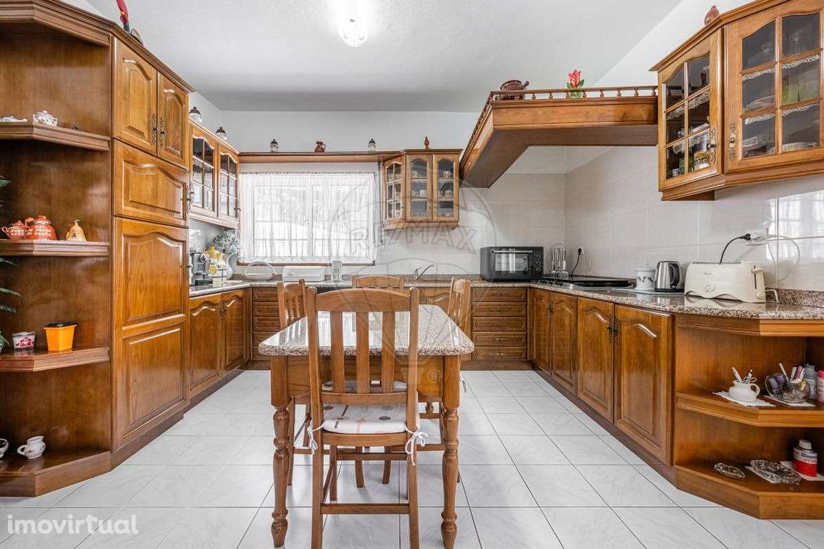 Moradia T4 com Anexo, Jardim e Terraço em Vale S.Cosme - Grande imagem: 3/45