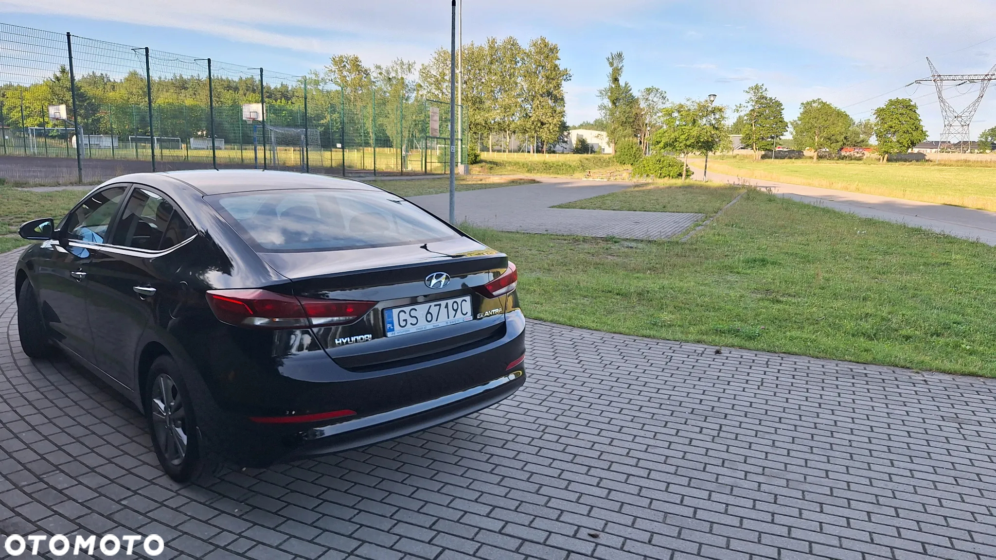 Hyundai Elantra - 12