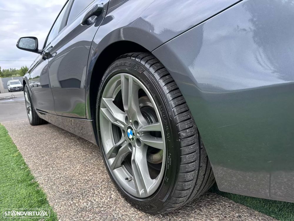 BMW 320 d Auto Line Sport - 21