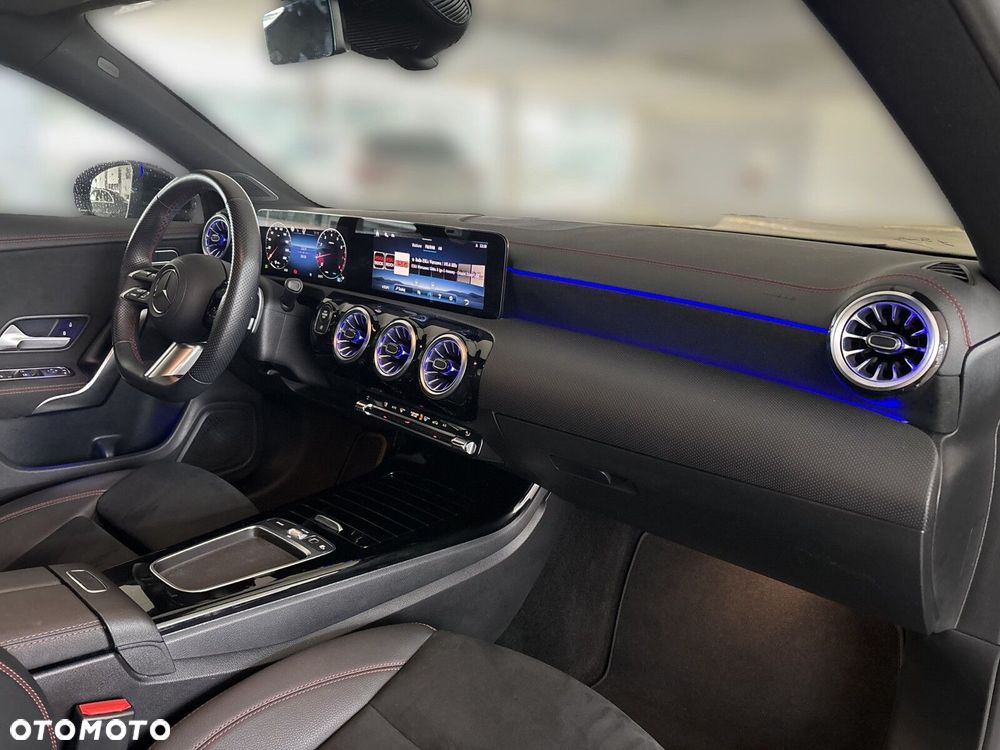 Mercedes-Benz CLA - 16
