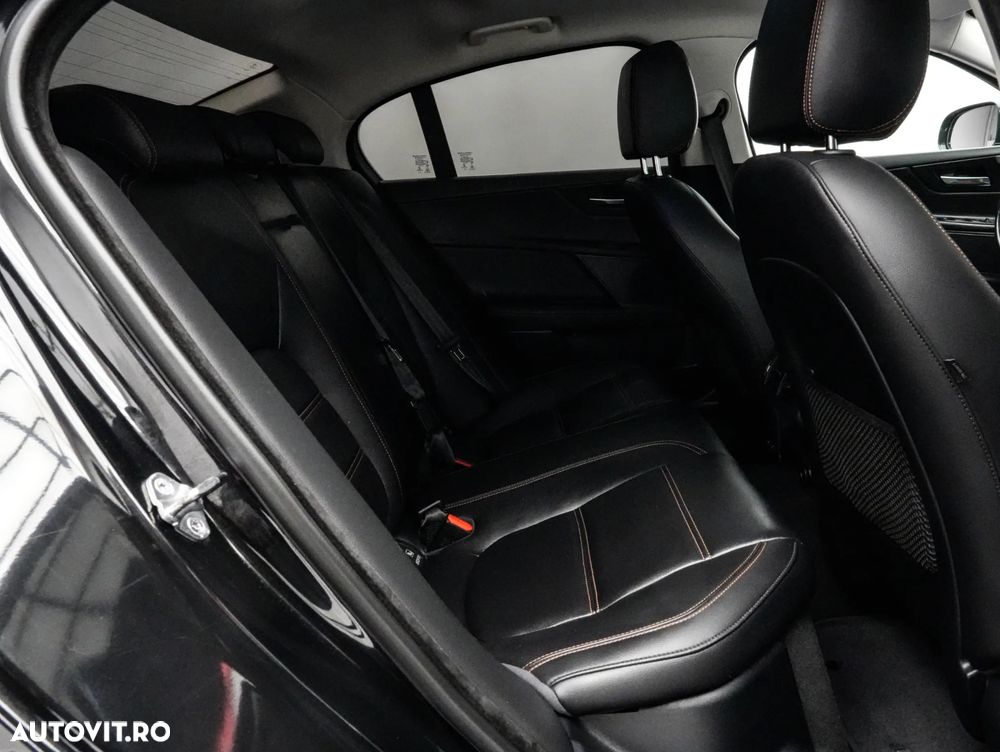 Jaguar XE 20t RWD Portfolio - 16