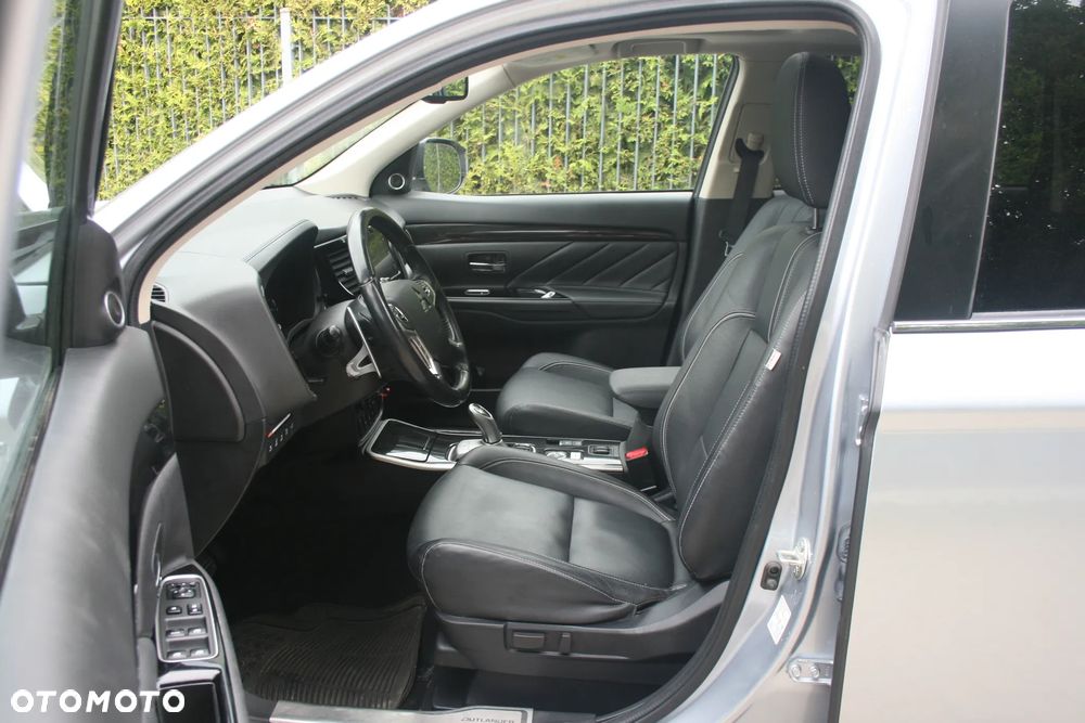 Mitsubishi Outlander - 12