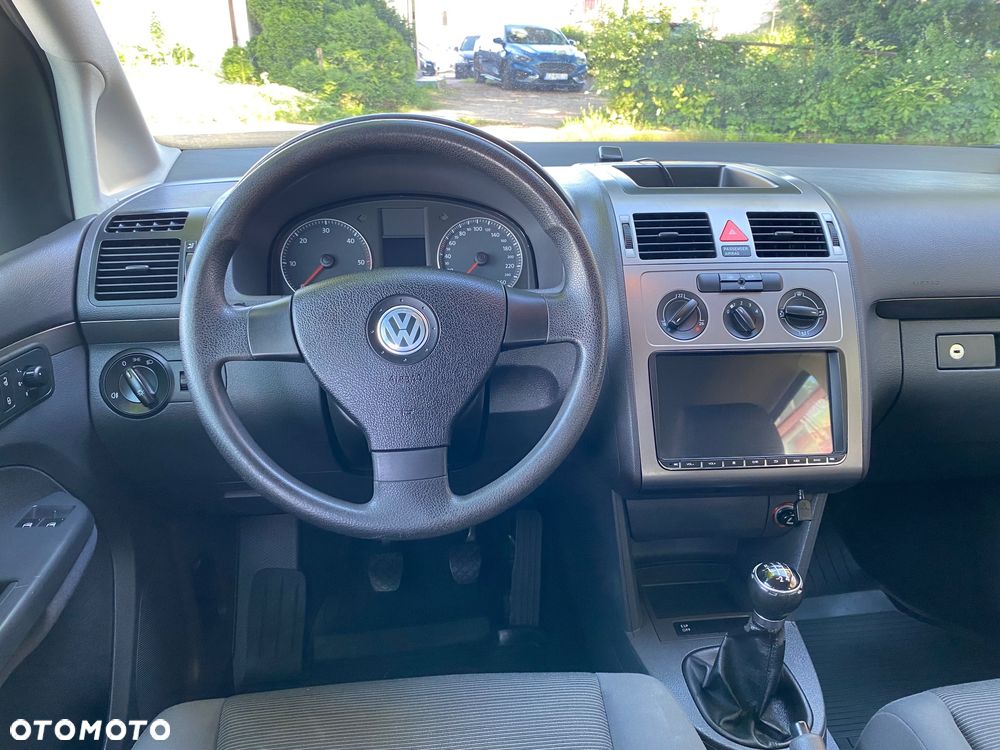 Volkswagen Touran - 26