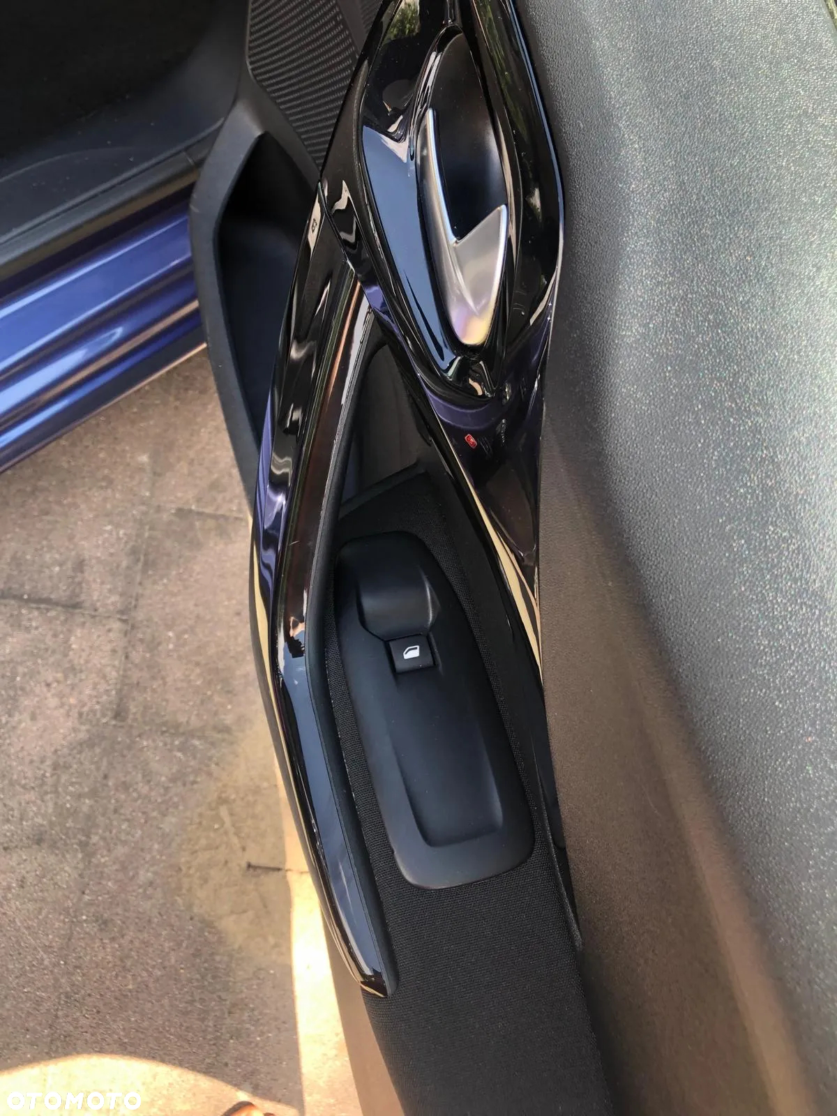 Peugeot 208 - 24