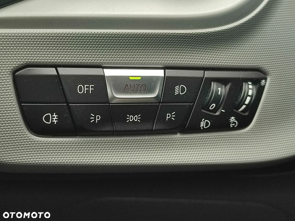 BMW Seria 2 218i Edition Colorvision - 21