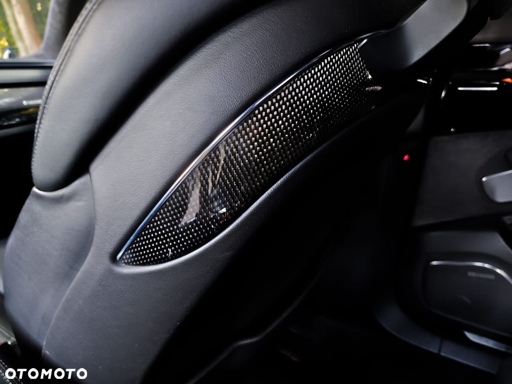 Audi S8 - 12