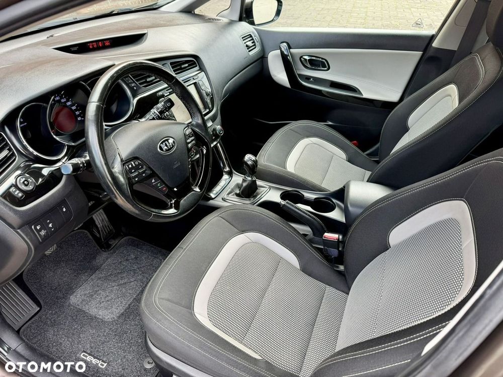 Kia Ceed 1.6 CRDi 128 Dream-Team Edition - 6