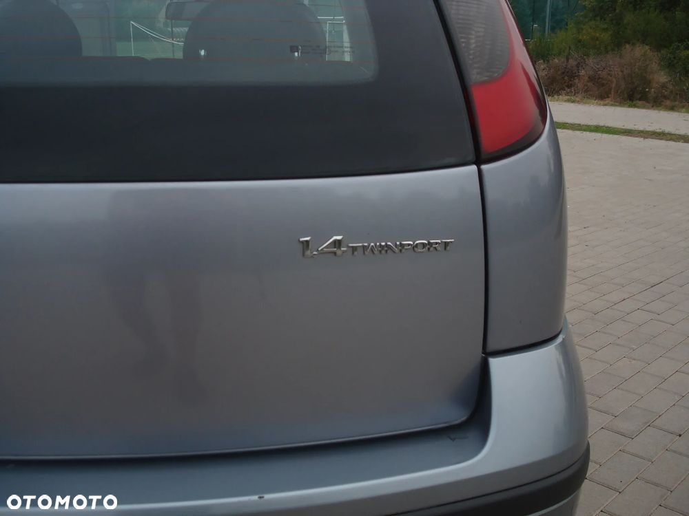 Opel Corsa 1.4 16V Cosmo - 21