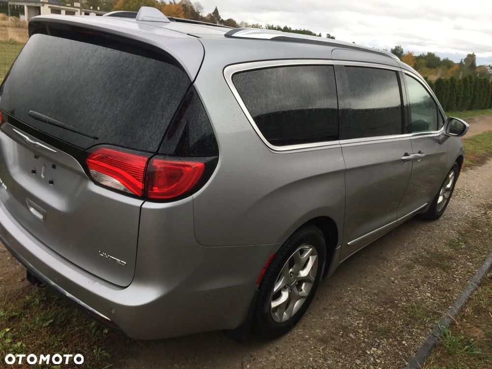 Chrysler Pacifica - 7
