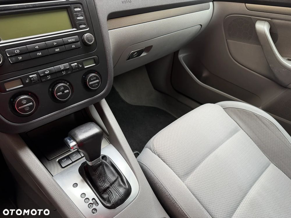 Volkswagen Golf 2.0 FSI Comfortline DSG - 14