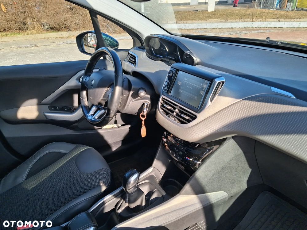 Peugeot 2008 1.2 Pure Tech GPF Active S&S - 17