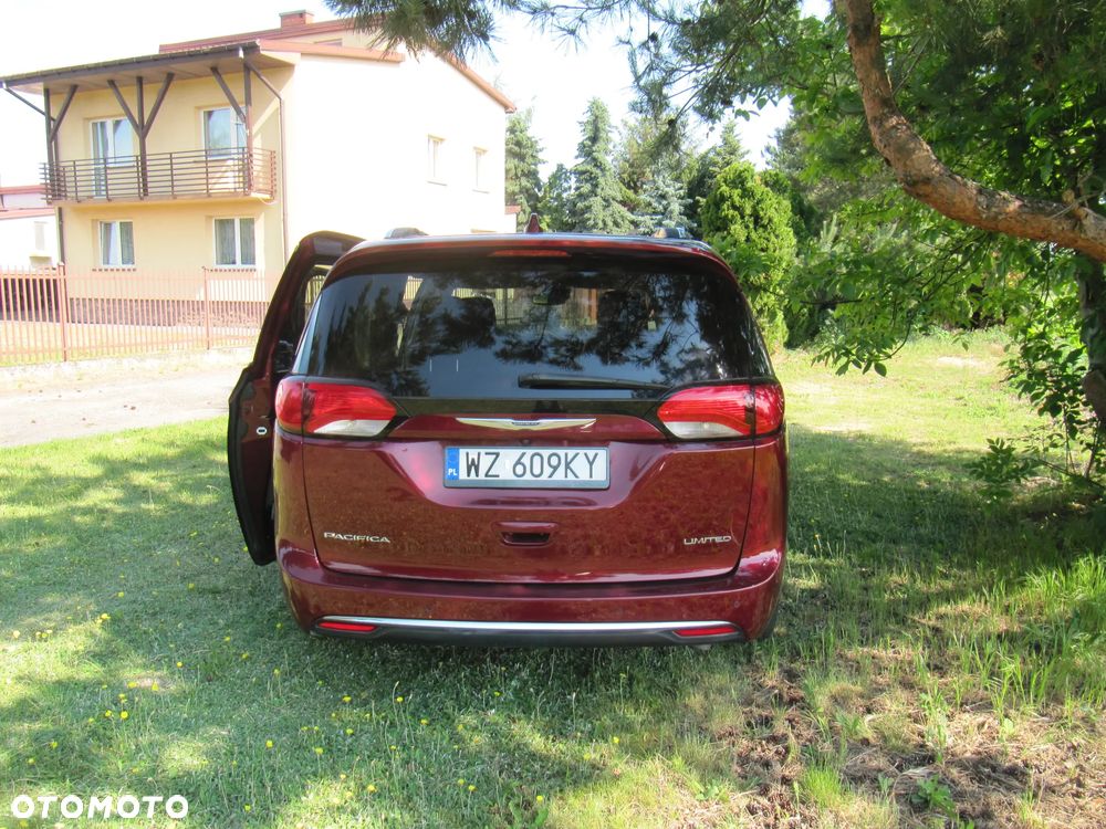 Chrysler Pacifica - 12