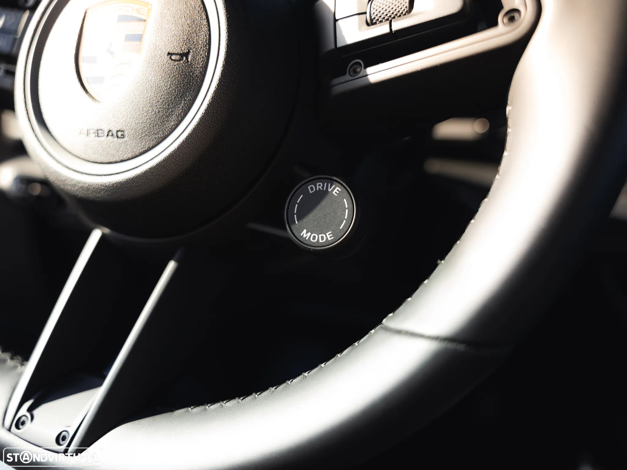 Porsche Macan Electric 4 - 16