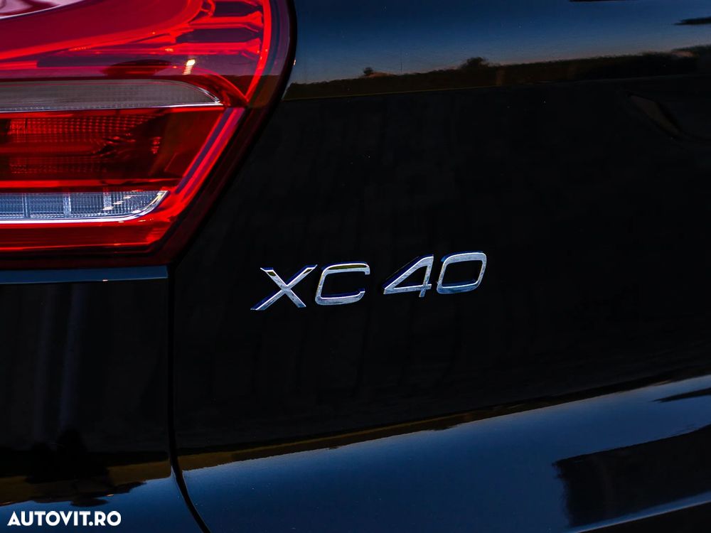 Volvo XC 40 D4 AWD R-Design - 3