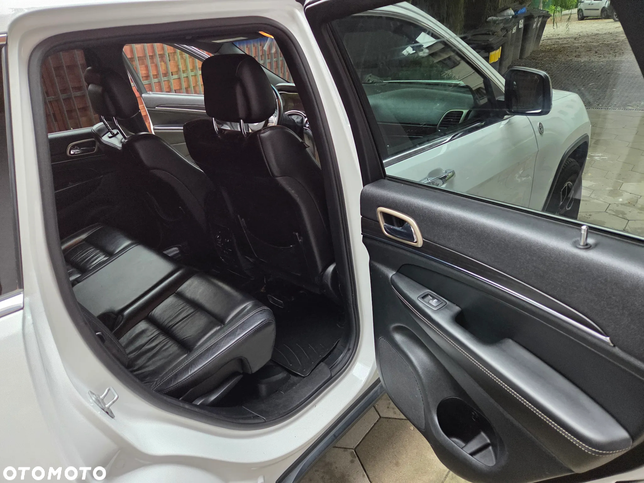 Jeep Grand Cherokee - 12