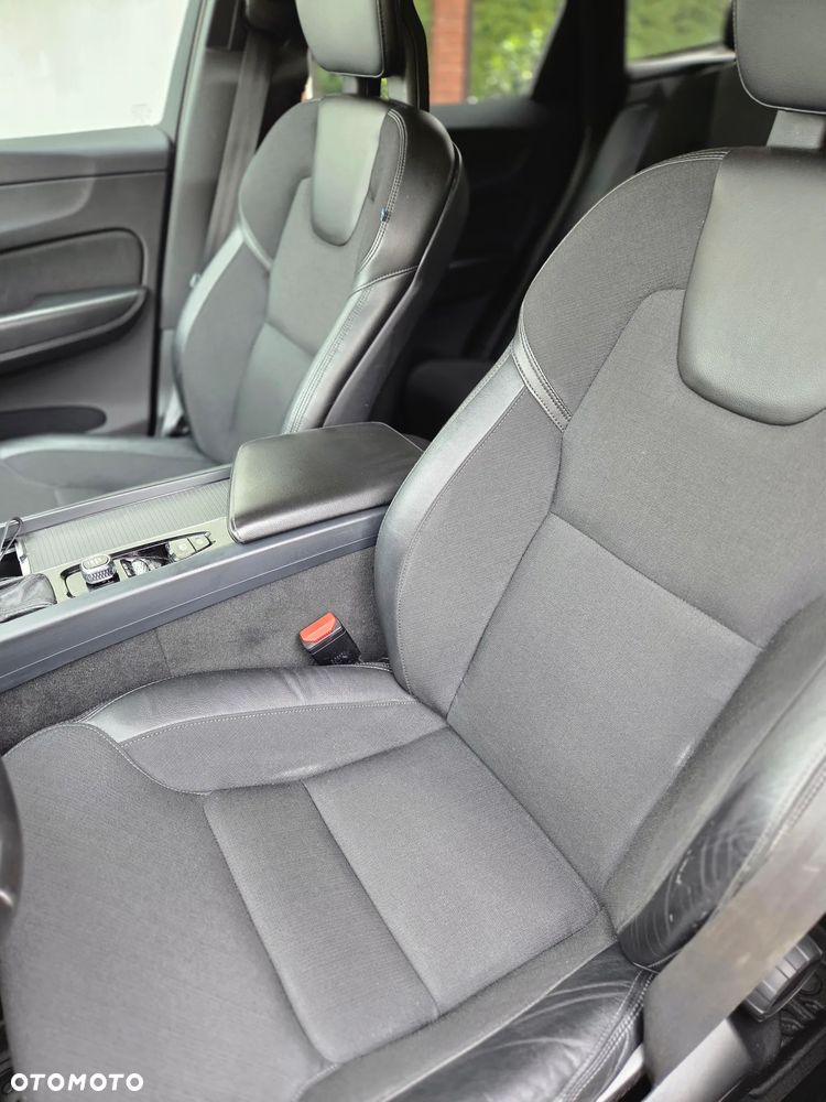 Volvo XC 60 D4 AWD Geartronic Momentum - 28